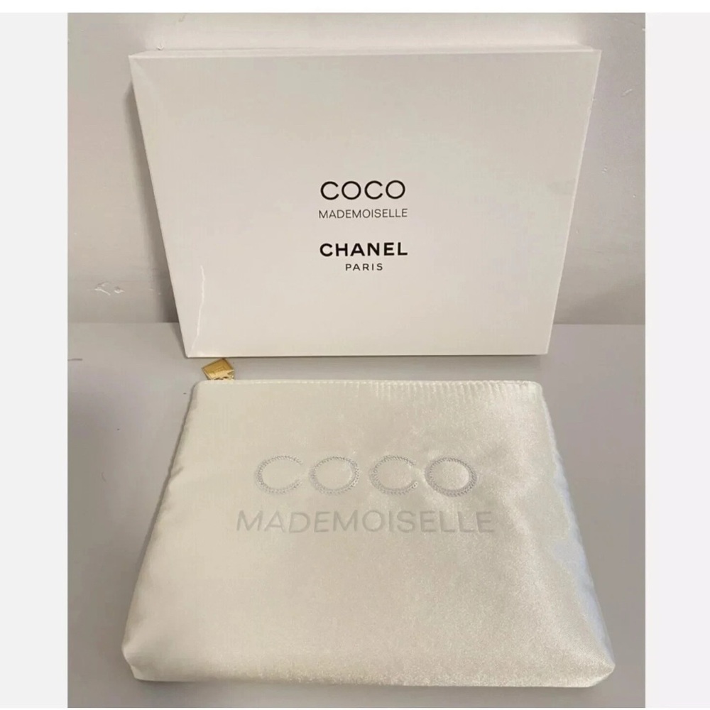 CHANEL Gold and Cream Zipper Pouch
